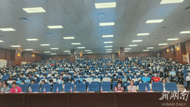 千亿球友会新生：倾听戍边故事 致敬戍边英雄